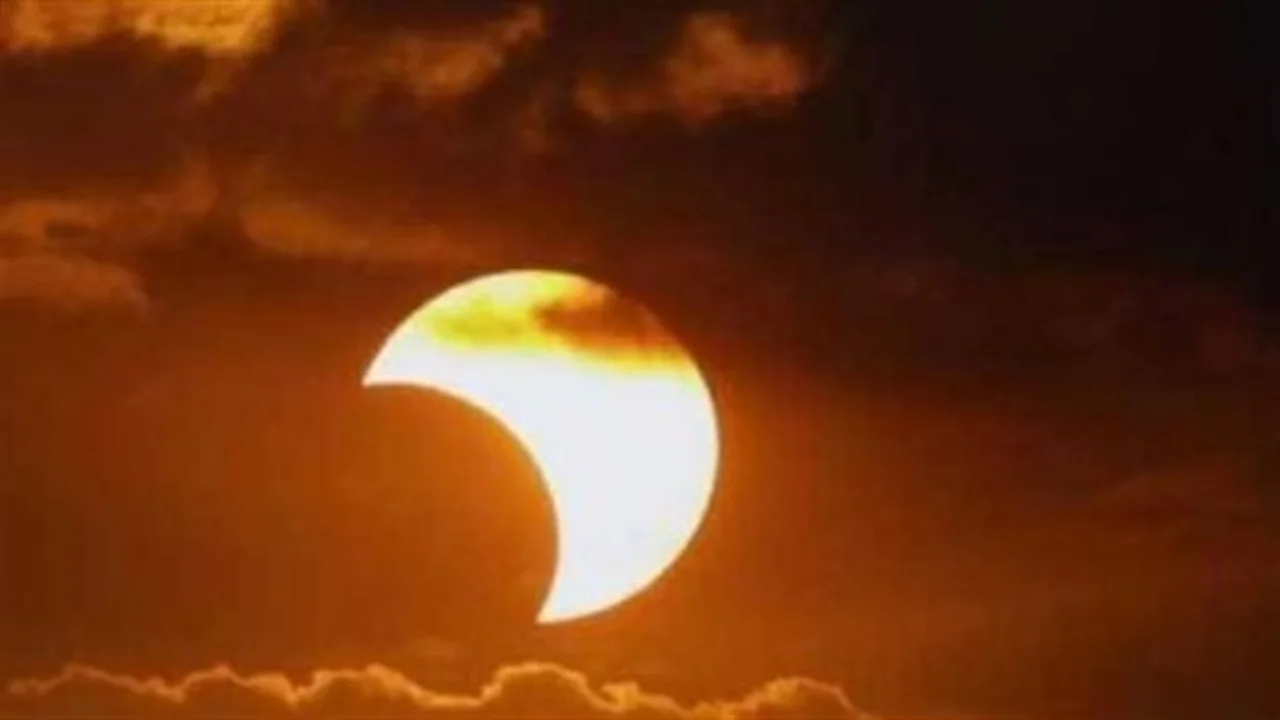 فبراير 2026.. عودة ظاهرة حلقة النار ومواعيد مراحل الكسوف الشمسي المرتقب تمامًا